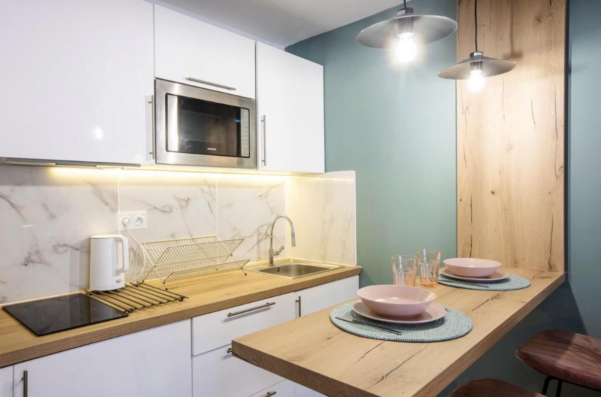 Studio Terrasse & Parking Gratuit En Residence Nîmes Esterno foto