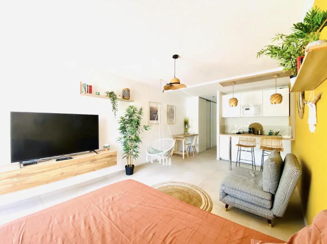 Studio Terrasse & Parking Gratuit En Residence Nîmes Esterno foto