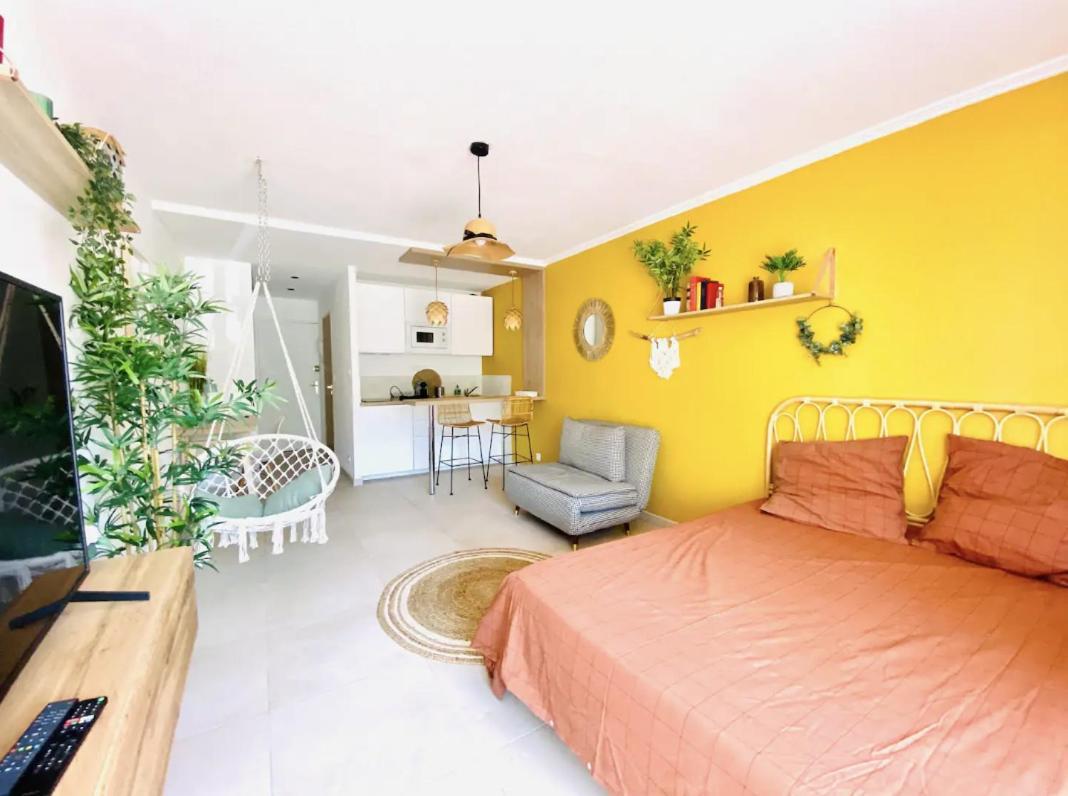 Studio Terrasse & Parking Gratuit En Residence Nîmes Esterno foto