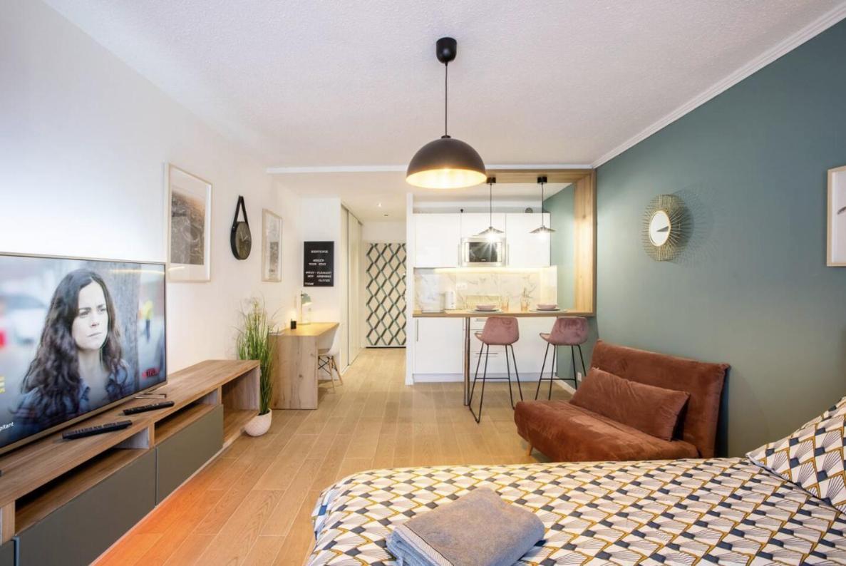 Studio Terrasse & Parking Gratuit En Residence Nîmes Esterno foto